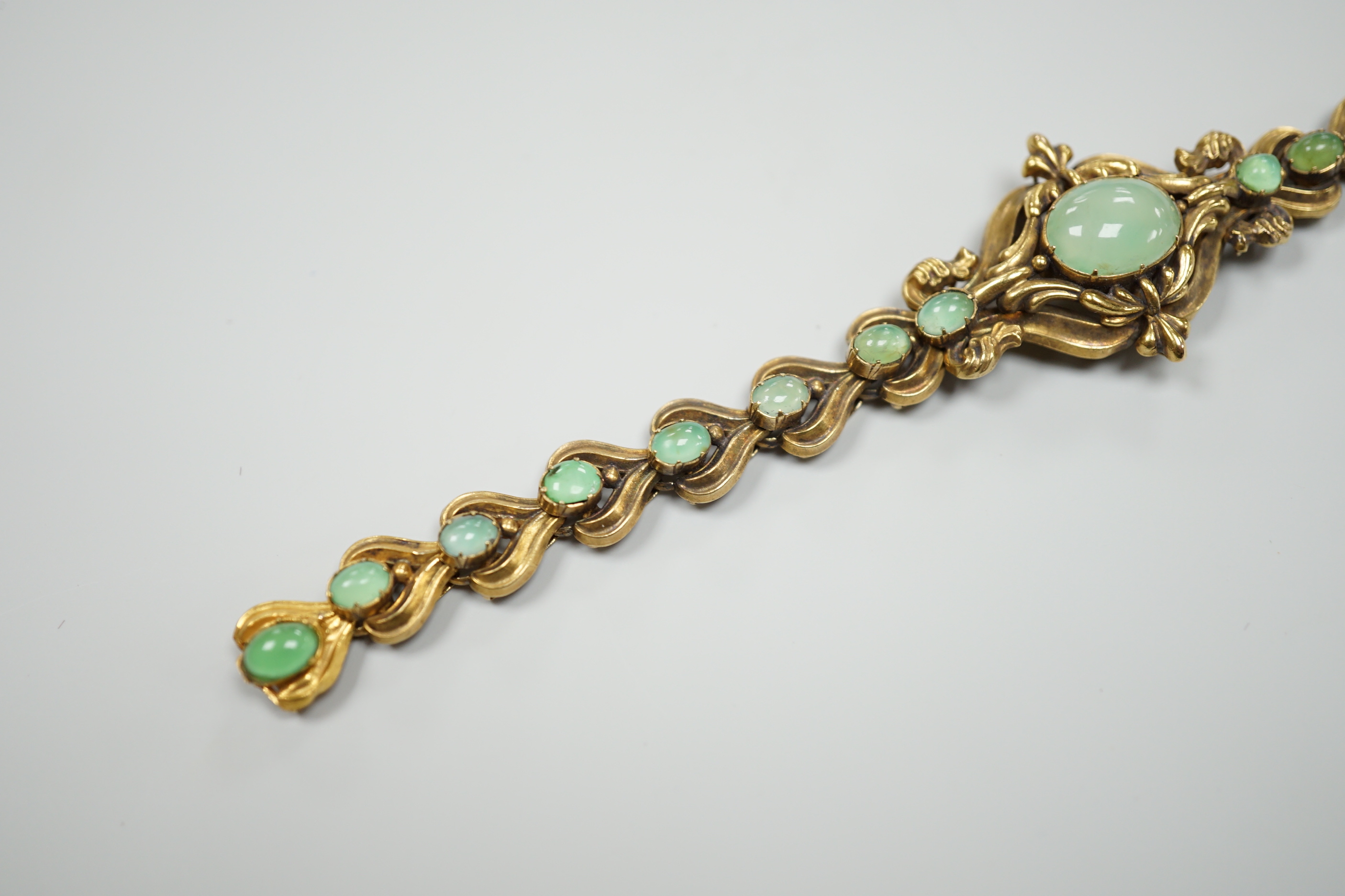 An early to mid 20th century continental yellow metal seventeen stone cabochon chrysoprase? set bracelet, 16.3cm